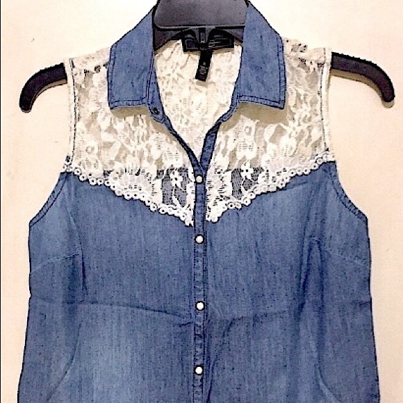 🌷NWOT Jessica Simpson Denim & Cream Lace Top (S) - Picture 2 of 10